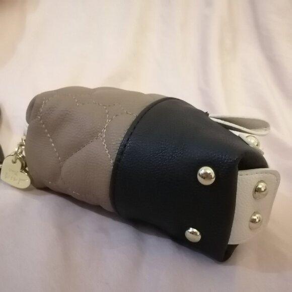 Betsey Johnson Piggy Wristlet, NWOT - Picture 5 of 11